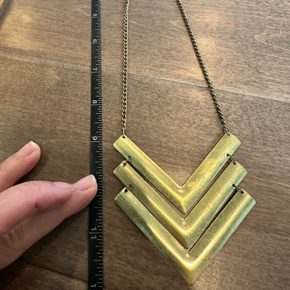 Chevron statement necklace - Picture 3 of 4